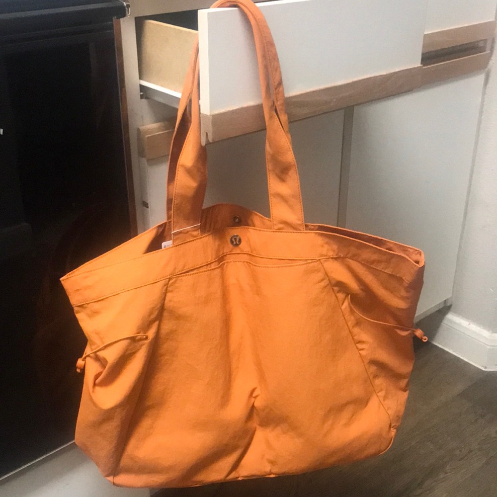 Lululemon side cinch shopper bag